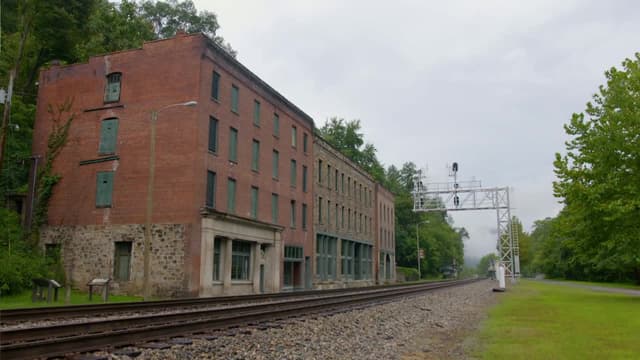 S04:E01 - World's Strangest Ghost Towns