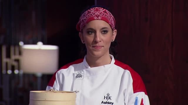 S15:E02 - 17 Chefs Compete