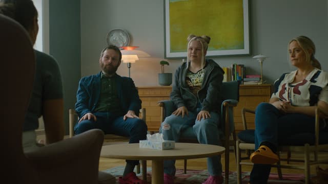 S02:E04 - German Invasion and Family Therapy