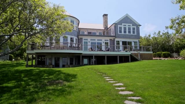 S06:E02 - Family Home on the Cape