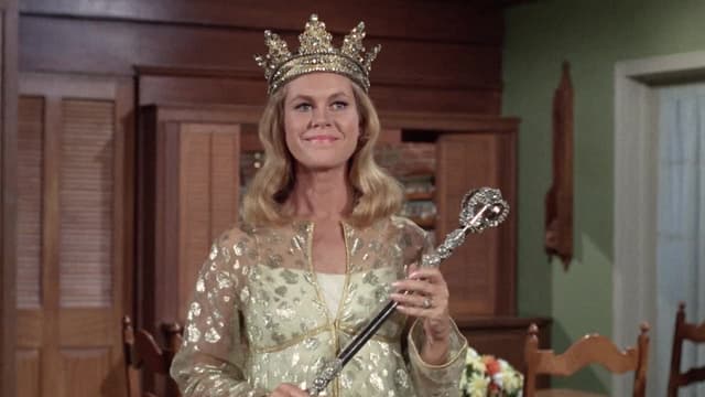 S04:E01 - Long Live the Queen