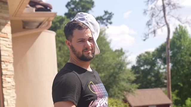 S11:E10 - Turning My House Into a Beach! / $10,000 If You Pick Up Thor's Hammer