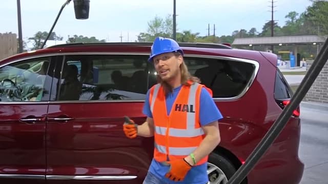 S01:E03 - Handyman Hal Works at the Car Wash / Drive Thru Car Wash for Kids