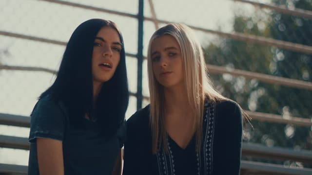 S02:E04 - Distractions