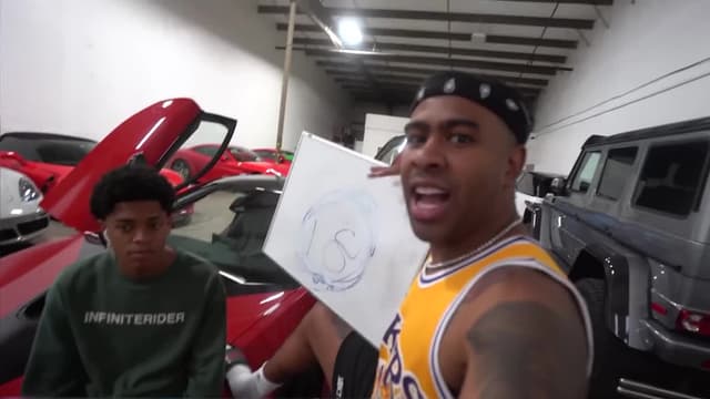 S01:E17 - Whatever You Draw, I'll Buy