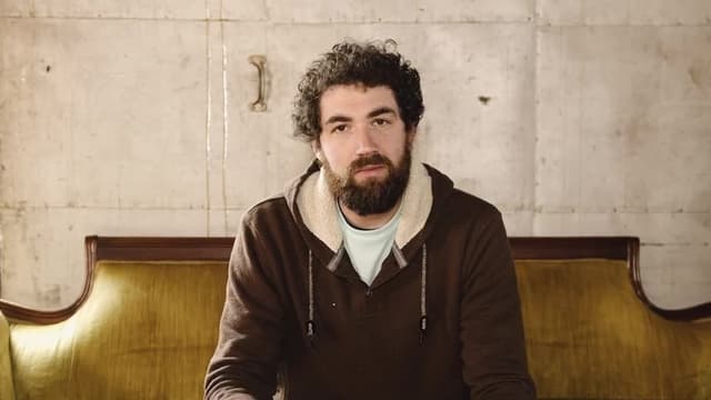 S01:E10 - Local Goods