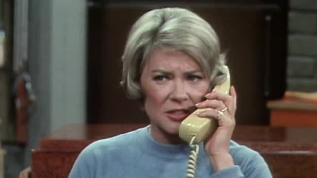 S01:E69 - Commercial Housewives