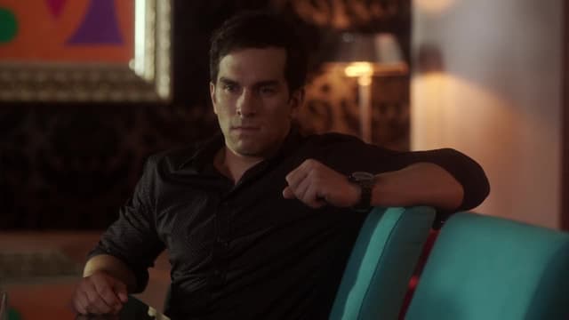 S01:E02 - Stuck in the Middle With You