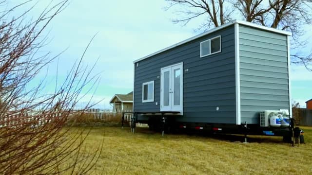 S08:E09 - Globetrotters' Tiny House