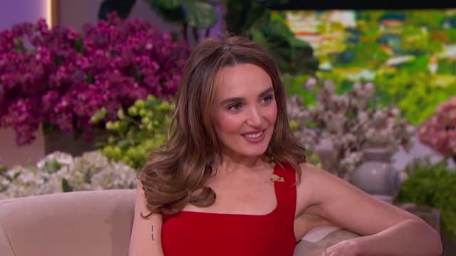 S03:E49 - Chloe Fineman