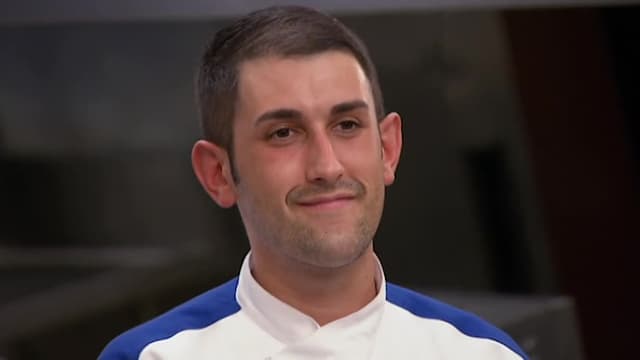 S14:E08 - 11 Chefs Compete