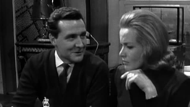 S03:E15 - The White Elephant