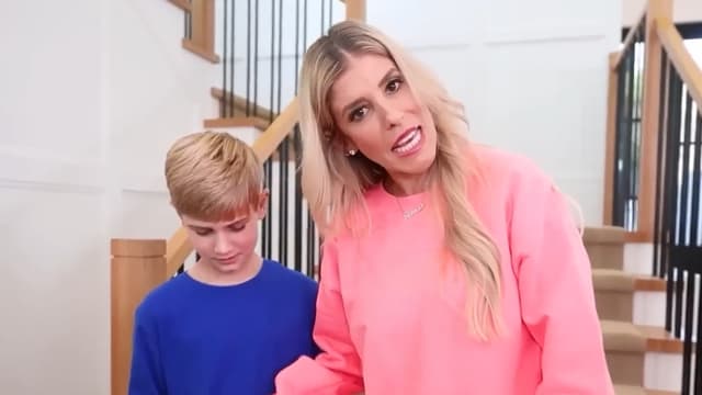 S06:E04 - Who Stole My iPhone?