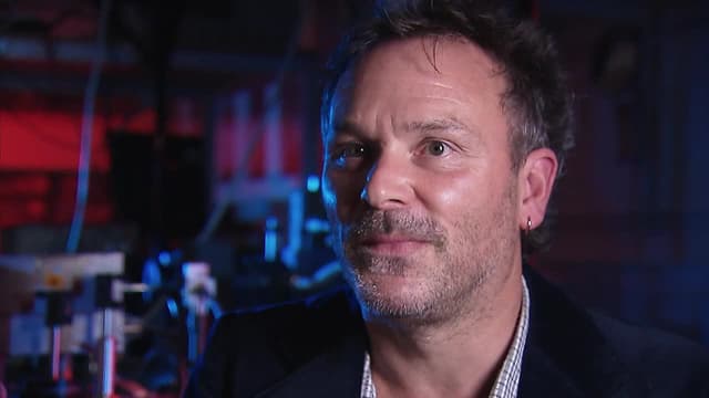 S01:E05 - How to Become Invisible