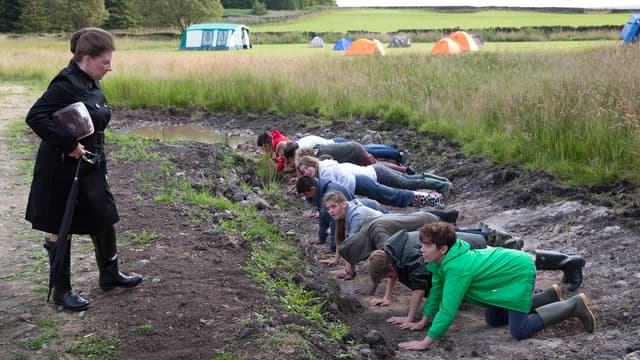 S02:E03 - Cow Poo Treasure Hunt