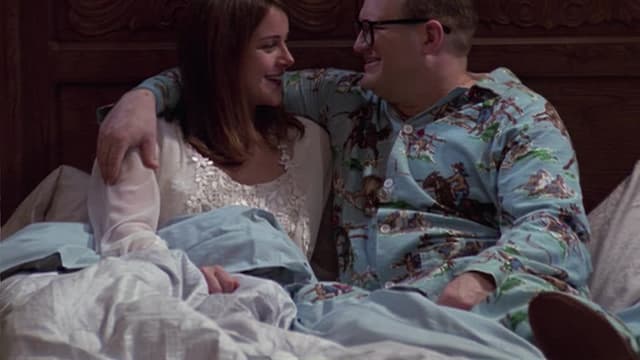 S05:E25 - Drew and Kate Boink