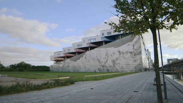 S05:E03 - Stone, Stilts, Fortress