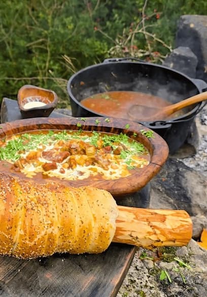 S03:E19 - Primitive Ribeye Soup and Surf & Turf Cookout poster