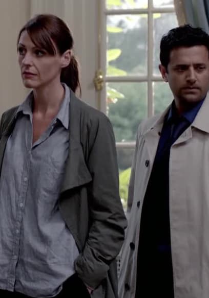 S03:E01 - Too Cloth for Comfort poster