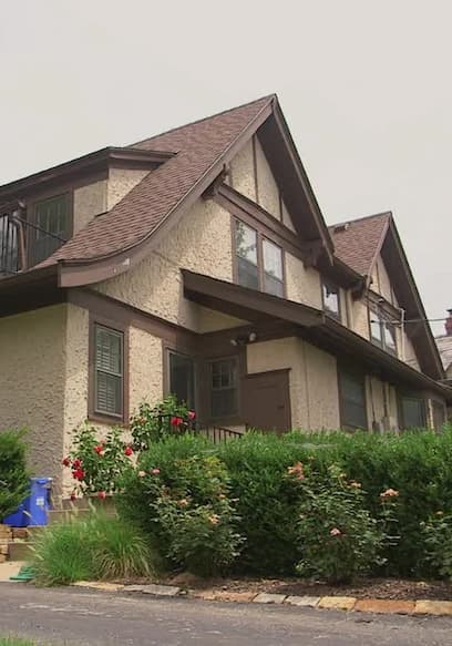 S01:E12 - Two-Deck Tudor poster