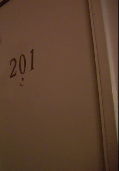S03:E05 - Knock, Knock Who's There? poster