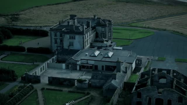 S03:E15 - Loftus Hall