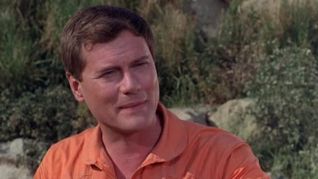 S02:E01 - Happy Anniversary