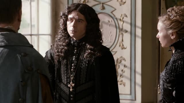 S02:E01 - Keep Your Friends Close