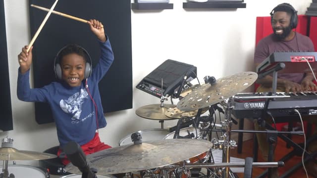 S01:E01 - Family Jams With Wilson World!