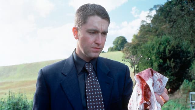 S04:E04 - Who Killed Cock Robin?