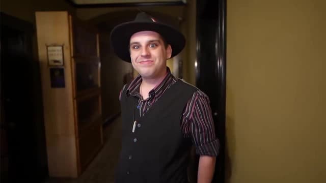 S01:E01 - Psychic Visits the Crescent Hotel (Pt. 1)