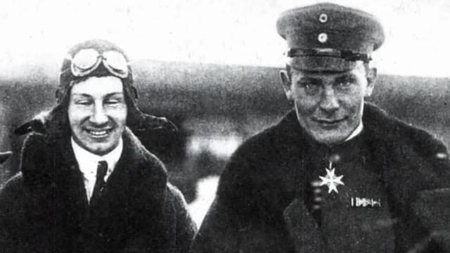 S01:E01 - Hitler's Niece