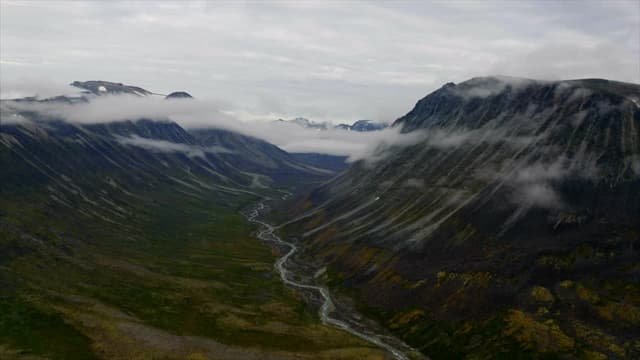 S01:E05 - Clash of the Titans