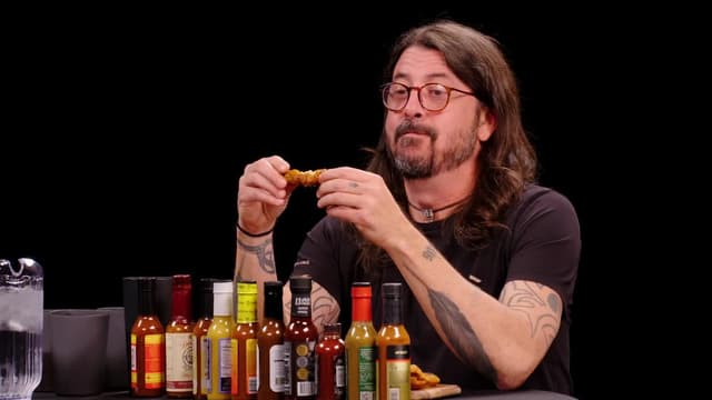 S17:E06 - Dave Grohl Makes a New Friend While Eating Spicy Wings