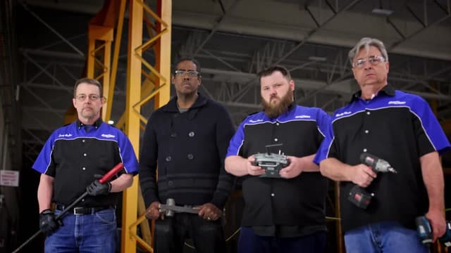 S03:E01 - It's Robot Fighting Time!