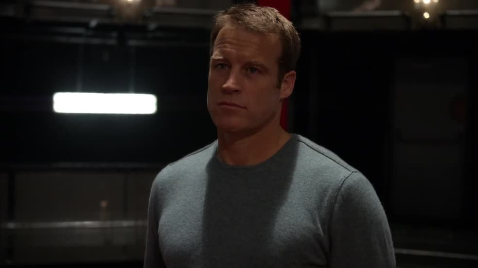 Watch Human Target S01:E09 - Corner Man - Free TV Shows | Tubi
