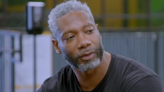 S01:E03 - Hot Date or Hot Mess?