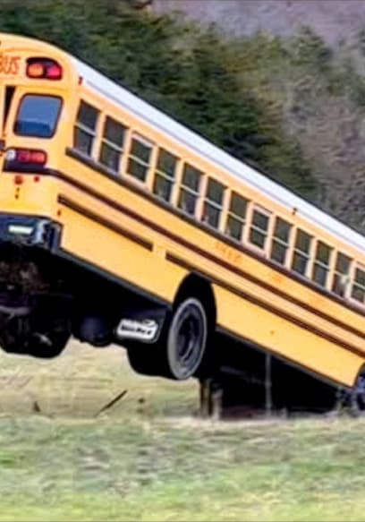 S01:E06 - Extreme Schoolbus Off-Roading #1 poster