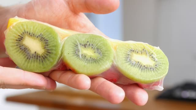 S01:E06 - Fruit Spring Rolls
