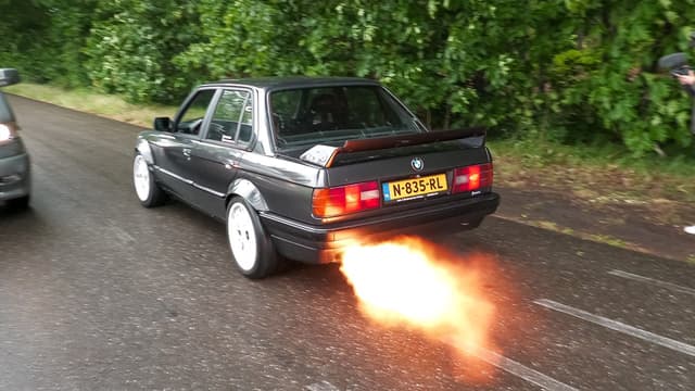 S01:E20 - High-Powered Sports Cars Rev for the Crowd