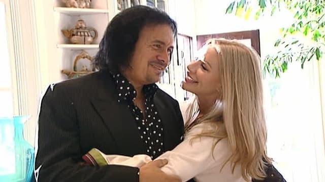 S01:E01 - Happily Unmarried