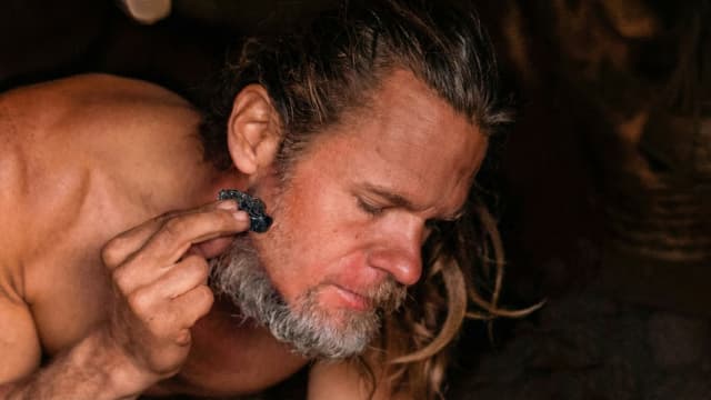 S01:E16 - Shave With a Stone