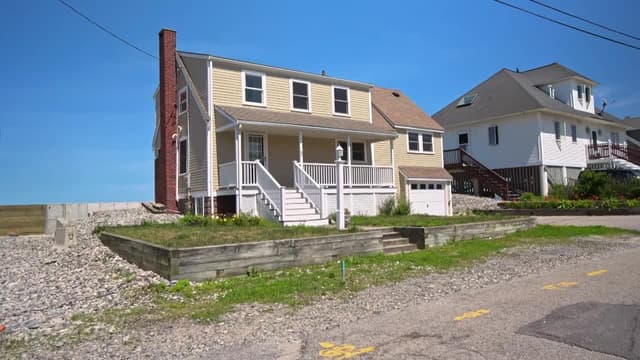 S02:E06 - South Shore House Hunt