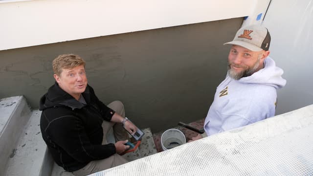 S20:E37 - Deck Chairs, Damp Basement