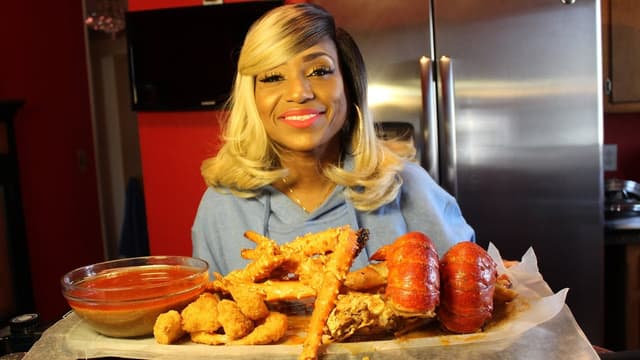 S01:E23 - Seafood Boil Round 3