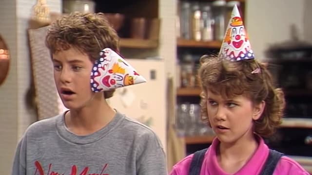 S01:E17 - Charity Begins in the Home