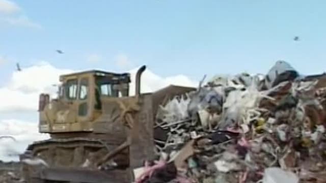 S01:E11 - At the Garbage Dump