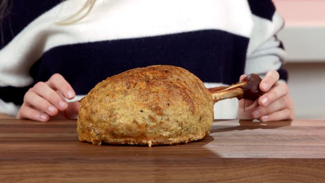 S01:E18 - We Make a GIANT Meat on the Bone