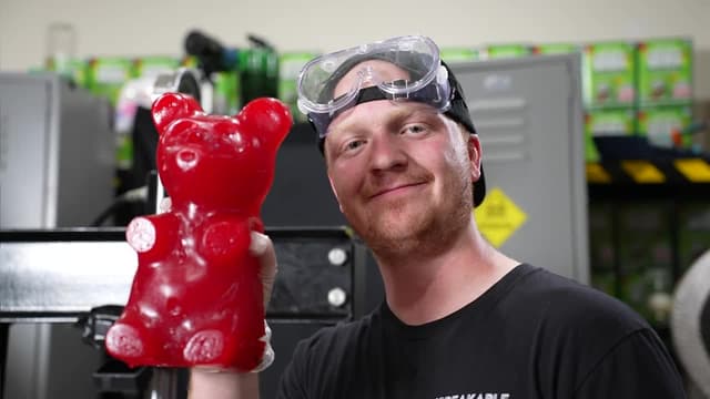 S16:E14 - I Survived 50 Experiments