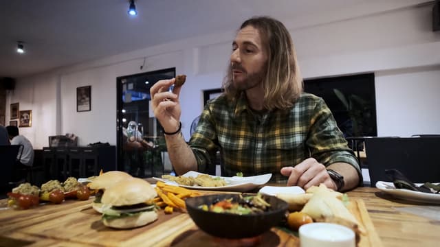 S01:E16 - Cambodian Traditions